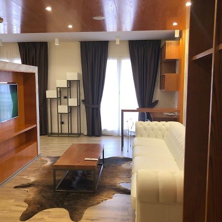 Hotel Palace Vlorë Buitenkant foto