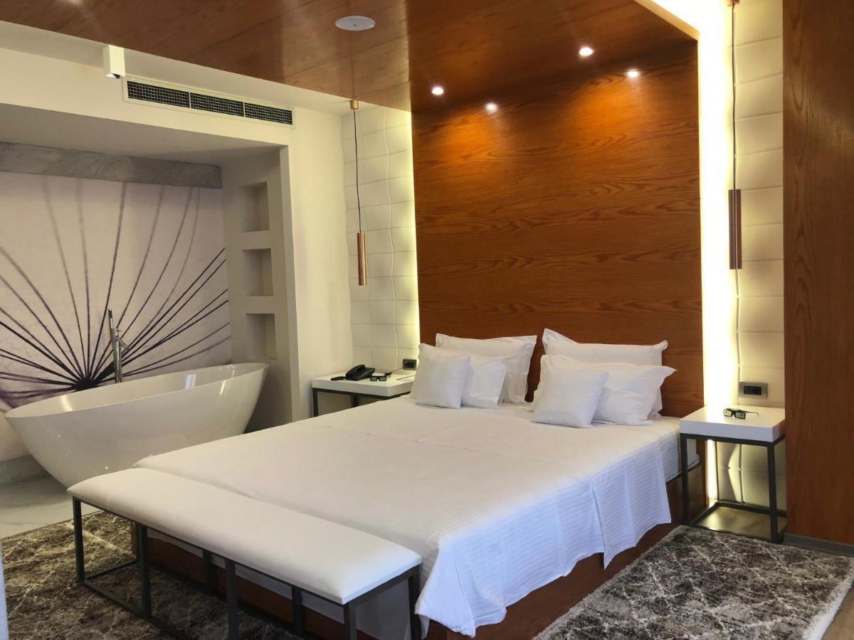 Hotel Palace Vlorë Buitenkant foto