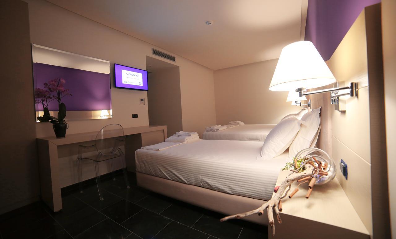 Hotel Palace Vlorë Buitenkant foto