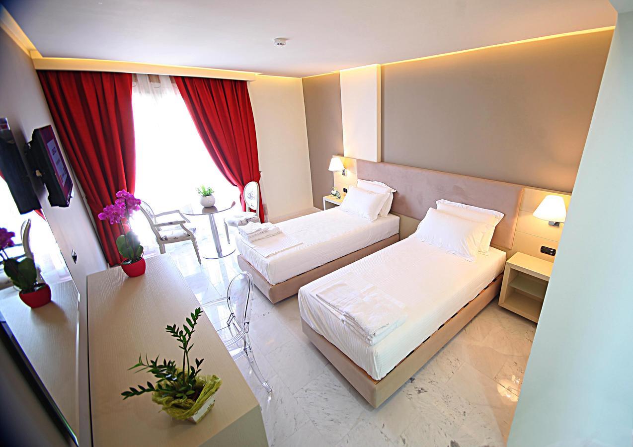 Hotel Palace Vlorë Buitenkant foto